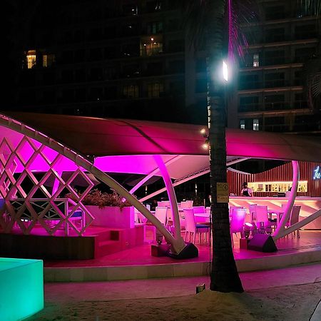 Azure Urban Resort Staycation Manila Exterior photo