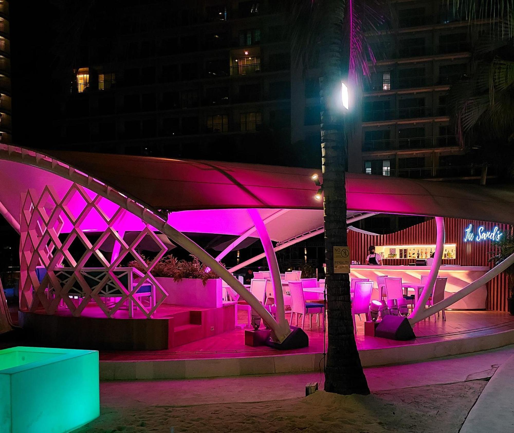 Azure Urban Resort Staycation Manila Exterior photo