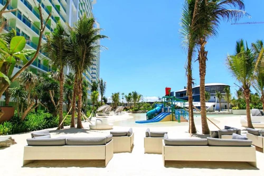Azure Urban Resort Staycation Manila Exterior photo
